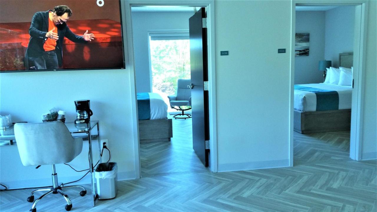 Two Bedroom Executive Suite with Living-room