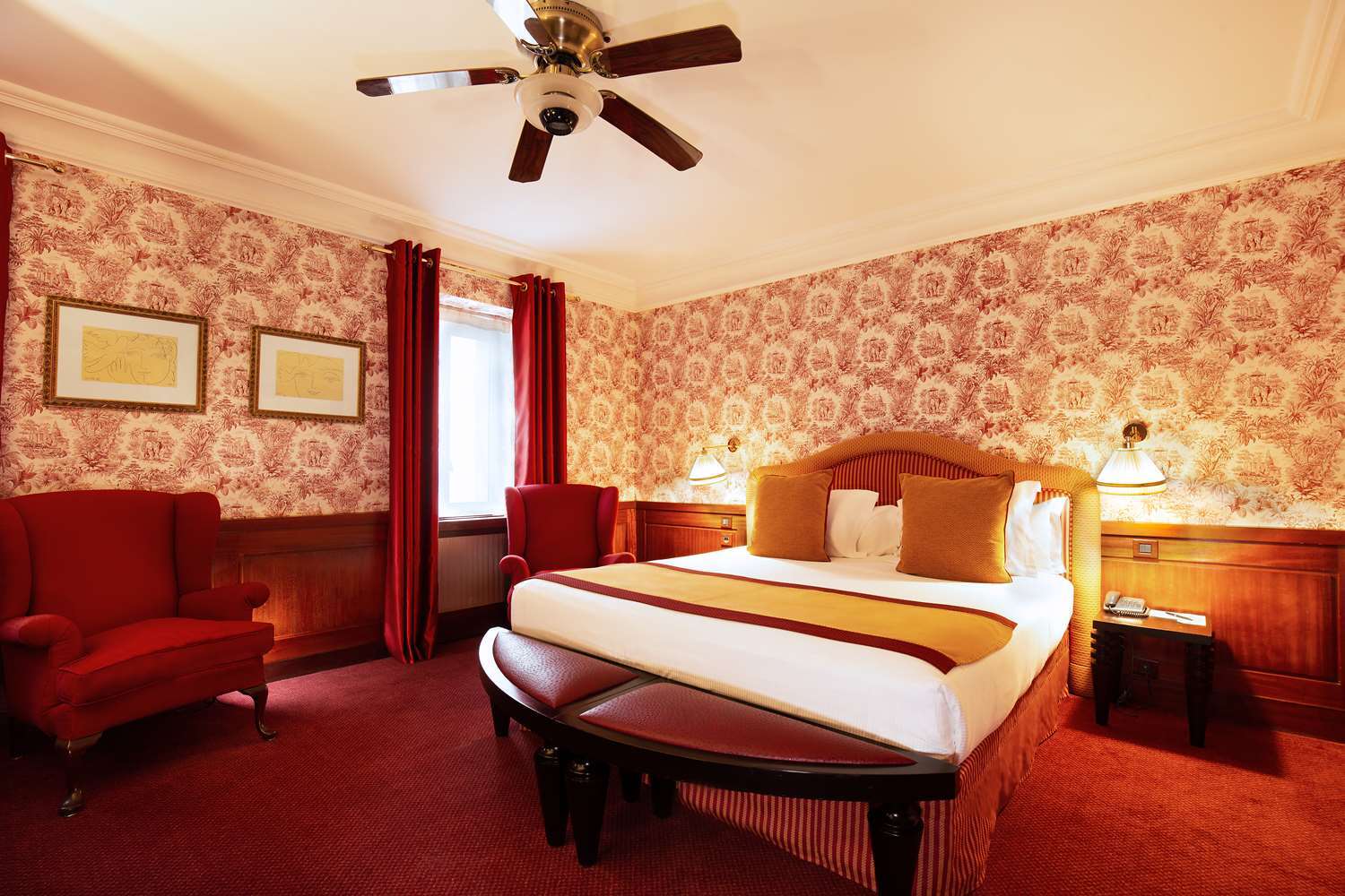 Deluxe King Room - Non-Smoking