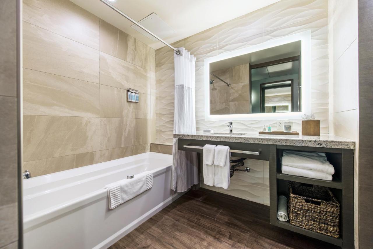 Deluxe Double Queen Room Balcony View