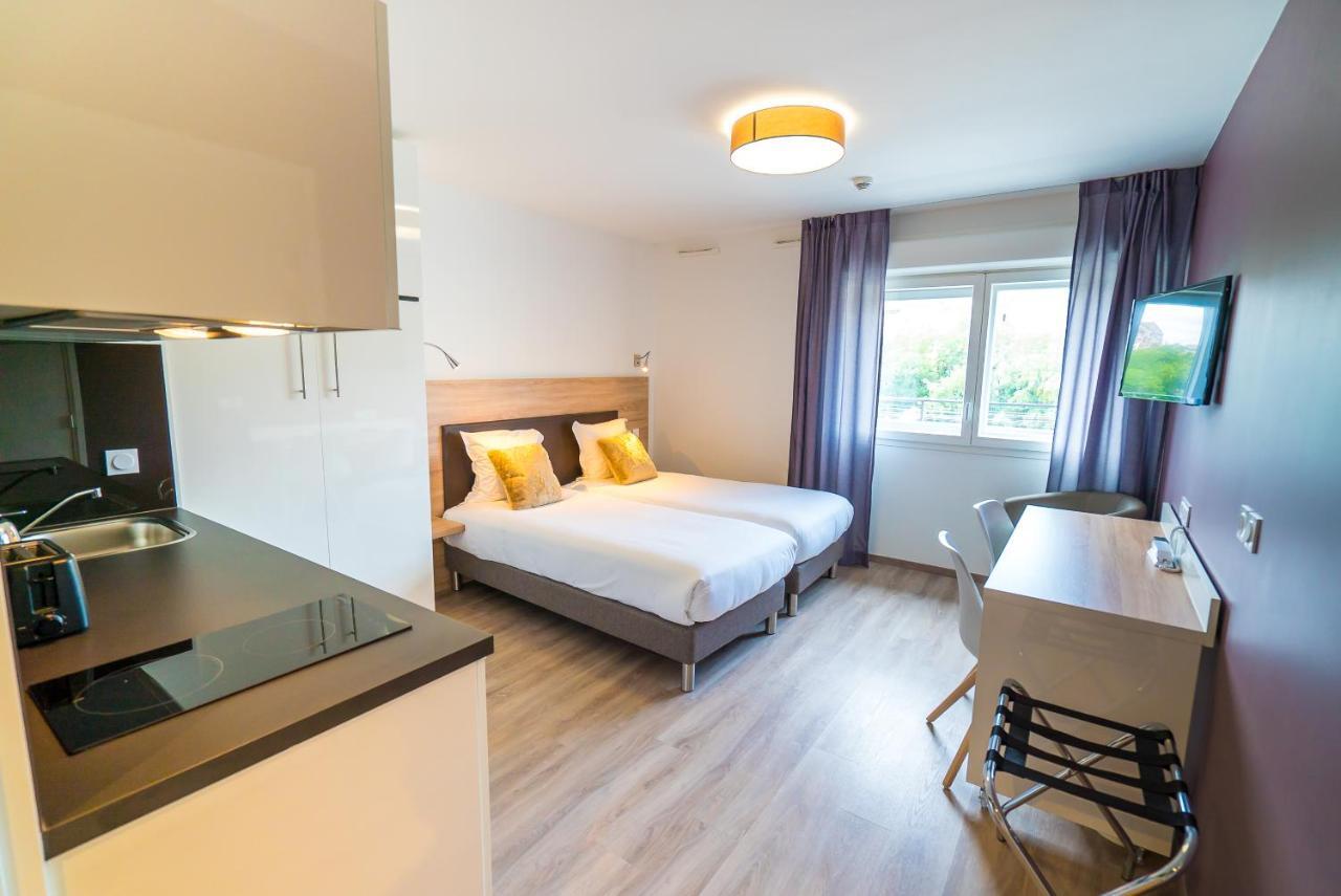 Comfort Studio 2 Single Beds 1