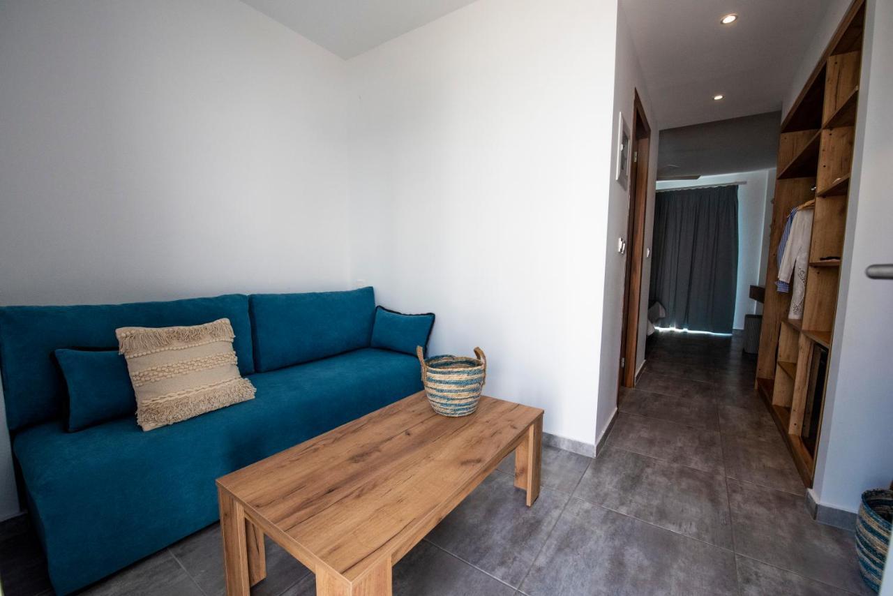 Deluxe Junior Suite Sharing pool
