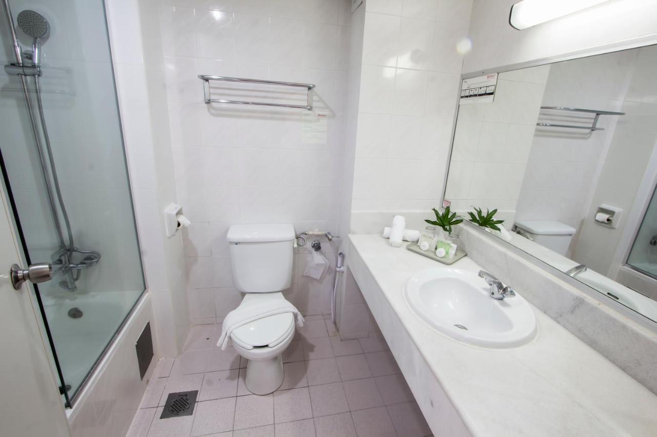 Queen Studio Suite with Two Queen Beds - No Pets/Non-Smoking