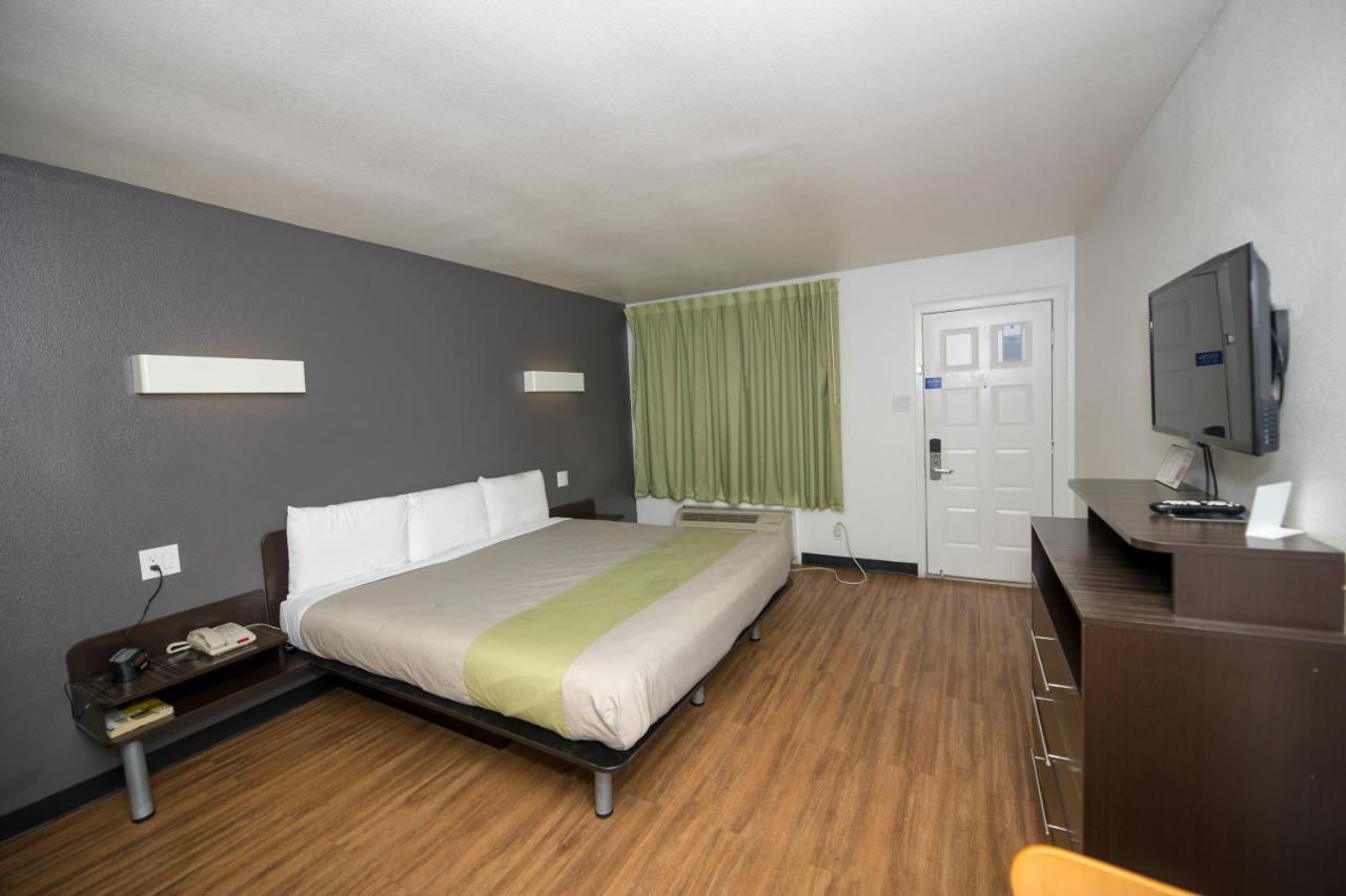 King Room - Disability Access - Non-Smoking