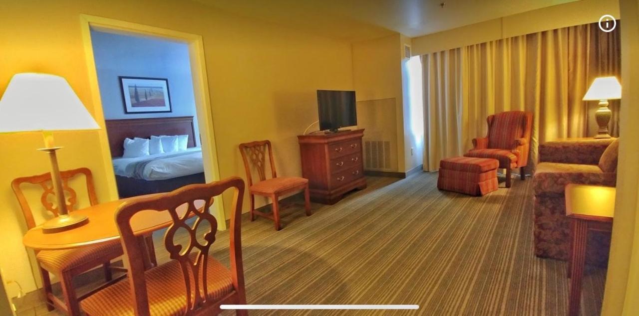 One-Bedroom King Suite Disability Access or Non-Smoking