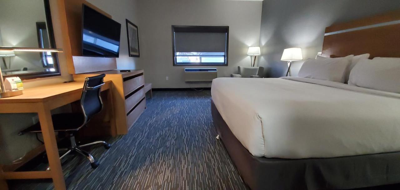 King Suite Mobility Access or Non-Smoking