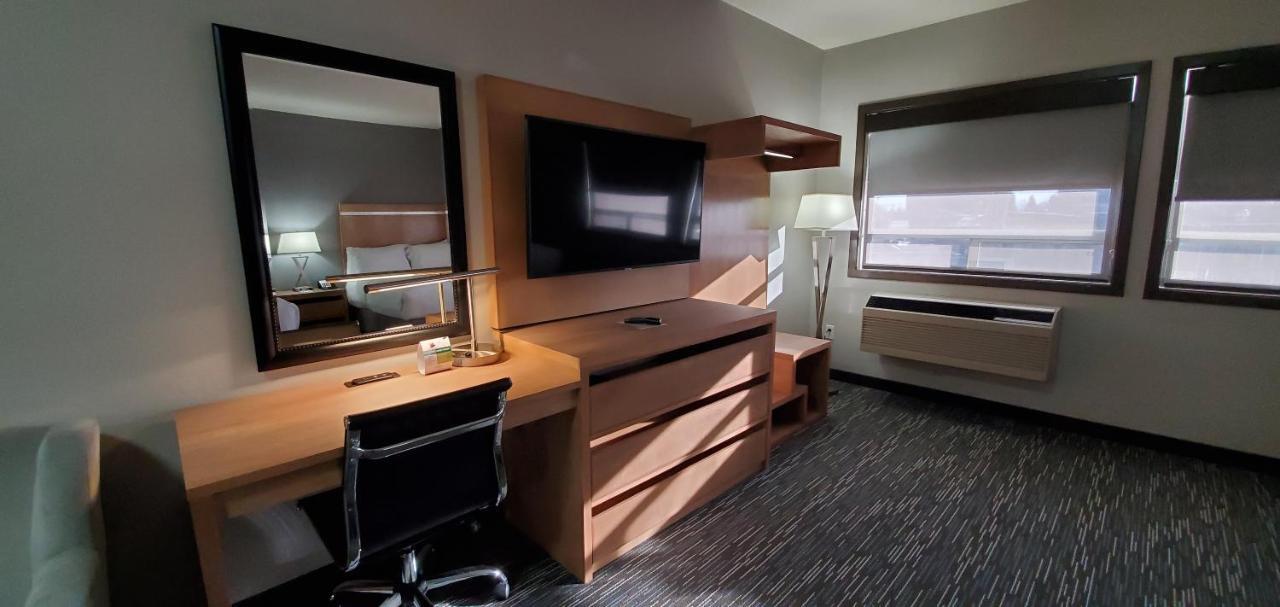 Deluxe Queen Room Two Queen Beds Non-Smoking