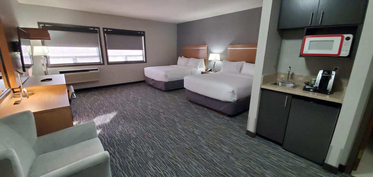 Deluxe Queen Room Two Queen Beds Non-Smoking