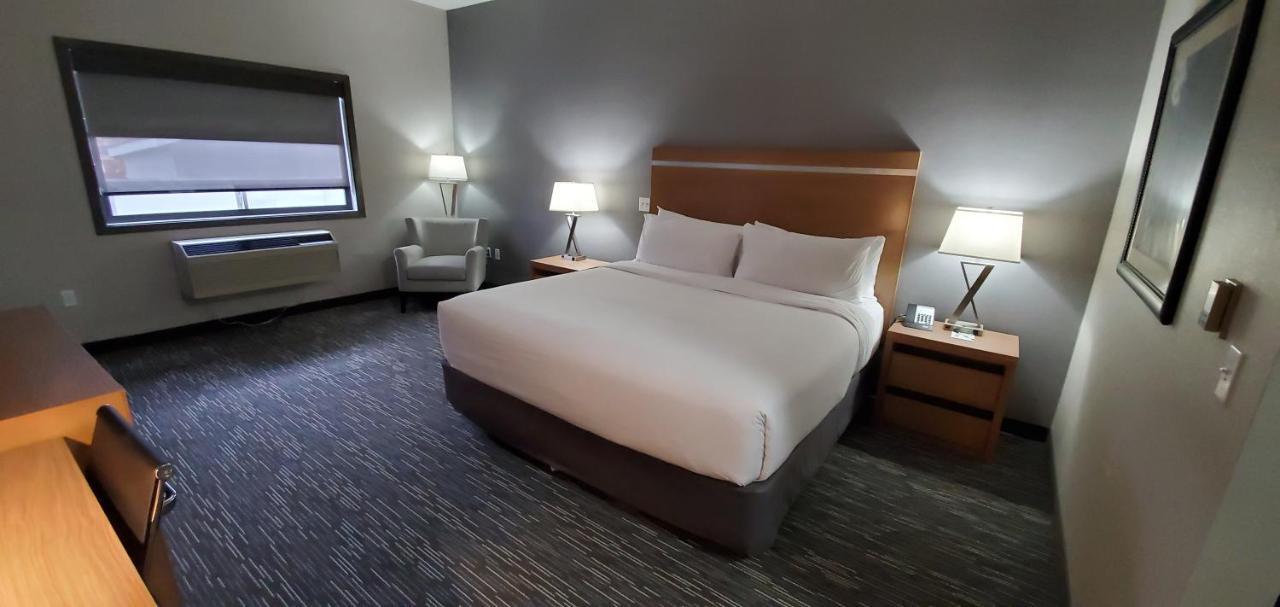 King Suite Mobility Access or Non-Smoking