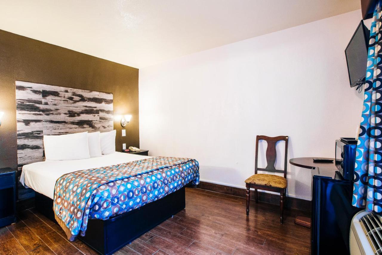 Standard Queen Room