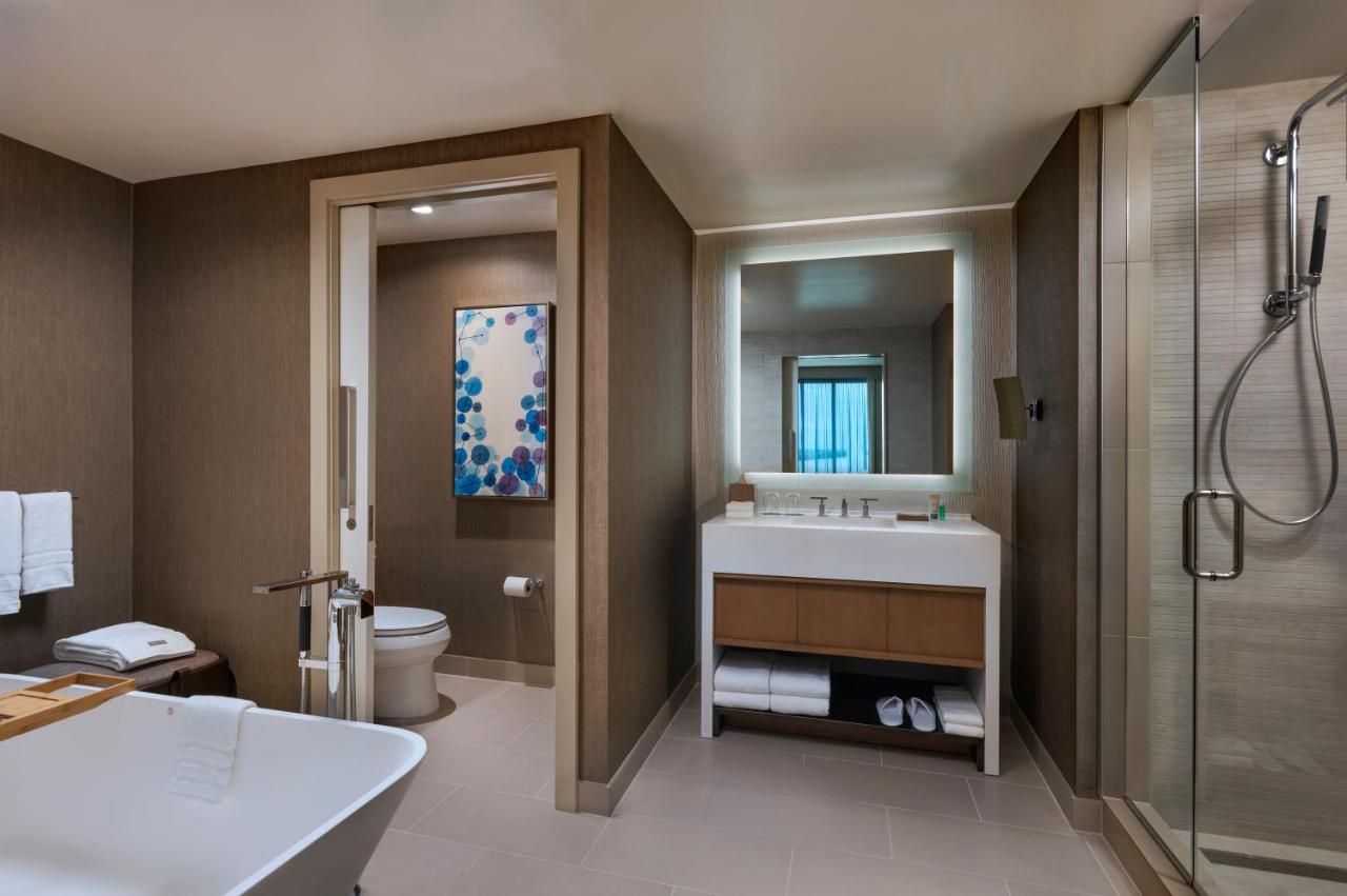 Executive Suite, Executive Suite, 1 King