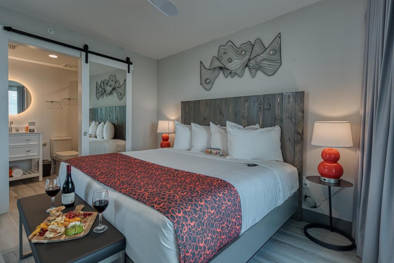 Three-Bedroom Suite Balcony Full Water View