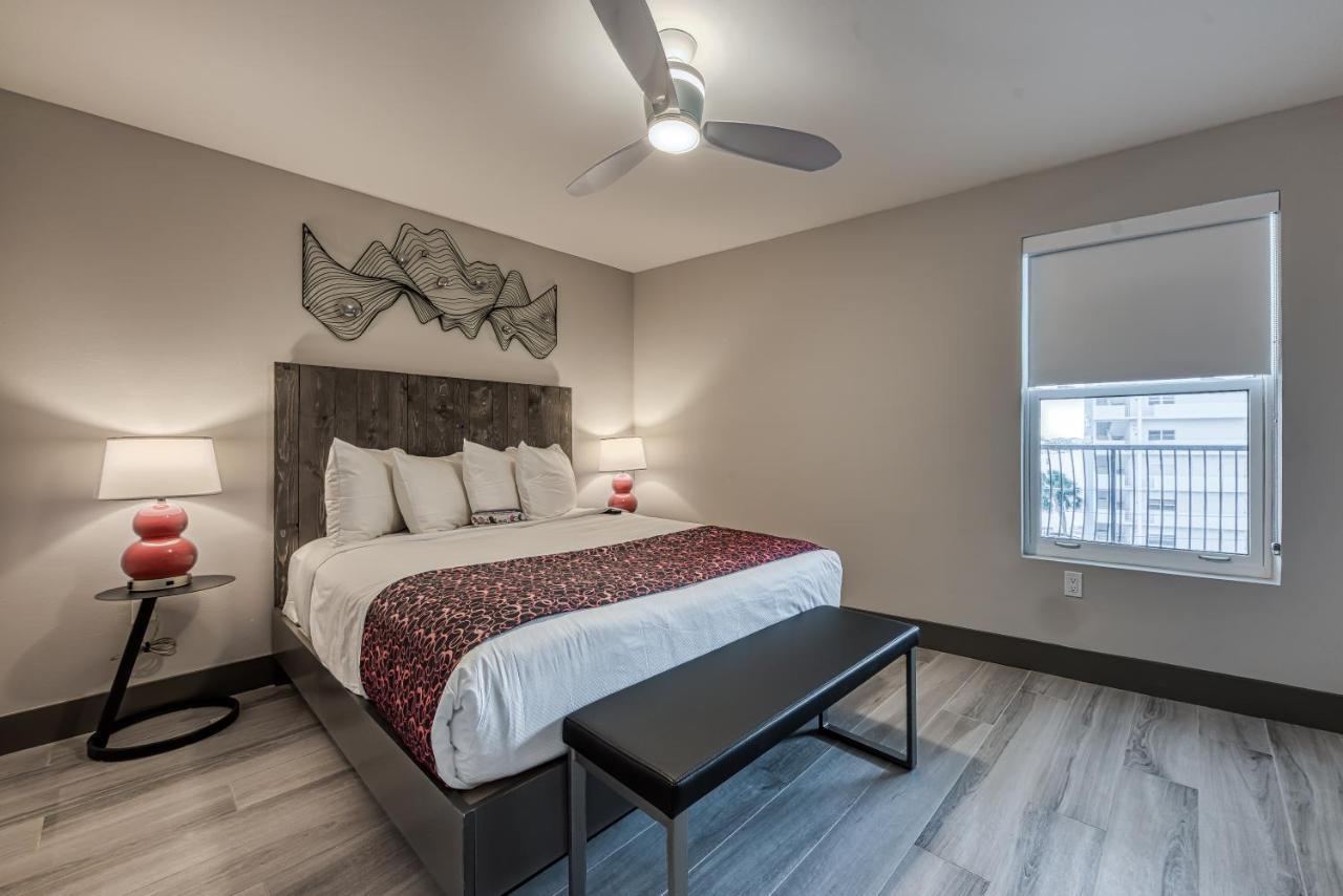 Three-Bedroom Suite Balcony Full Water View