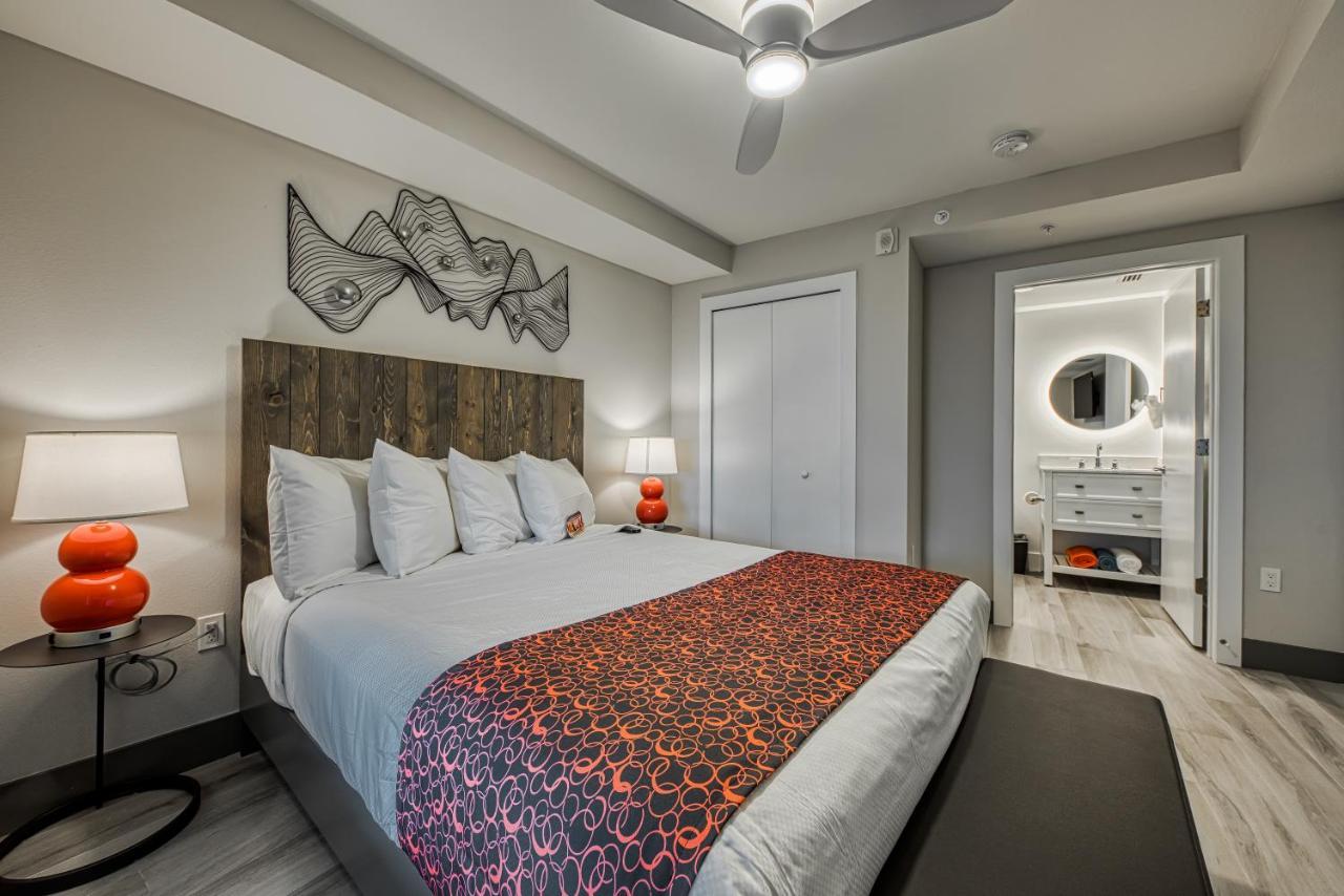 Three-Bedroom Suite Balcony Full Water View