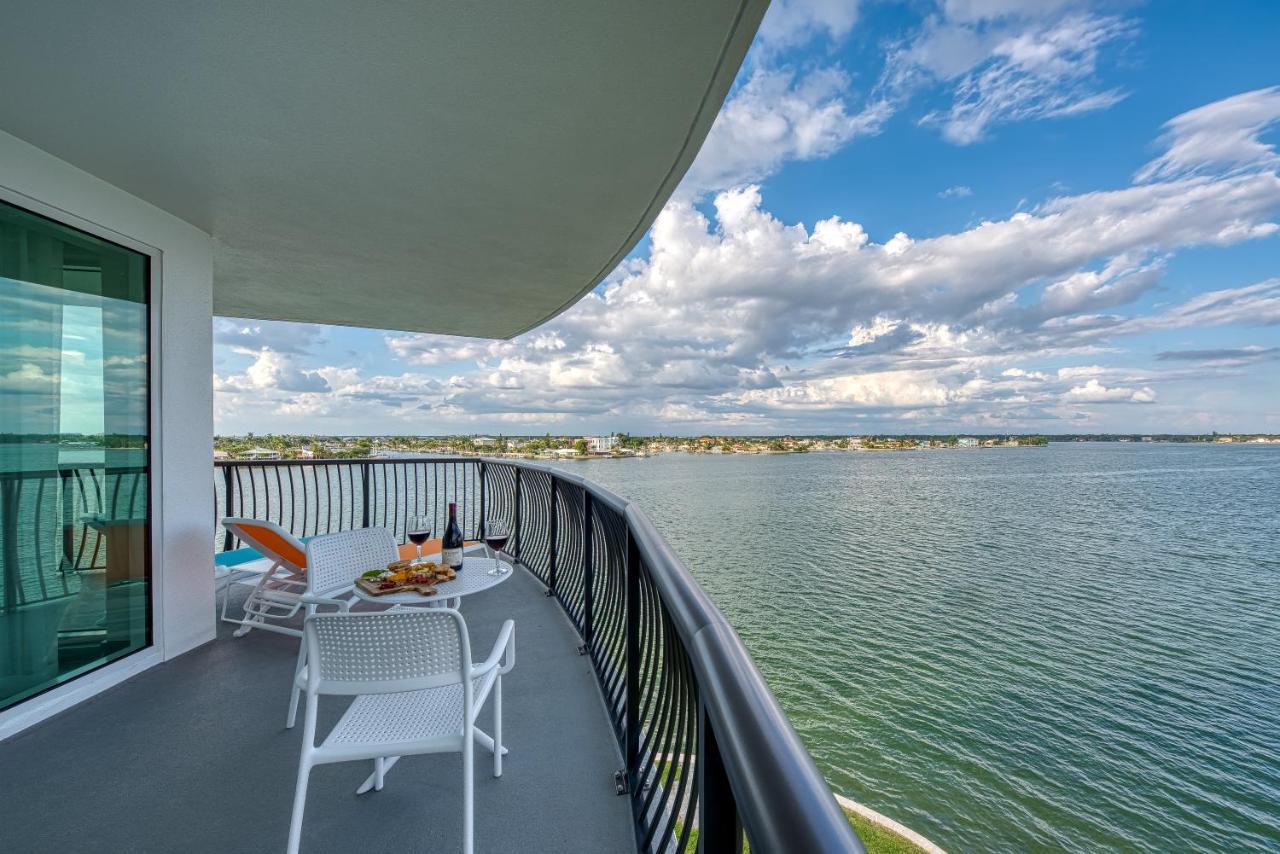 Three-Bedroom Suite Balcony Full Water View