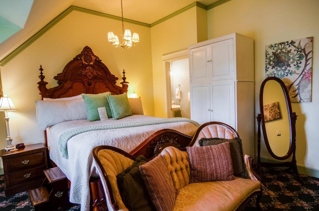 Queen Room