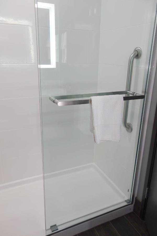 King Room Mobility Access or Non-Smoking