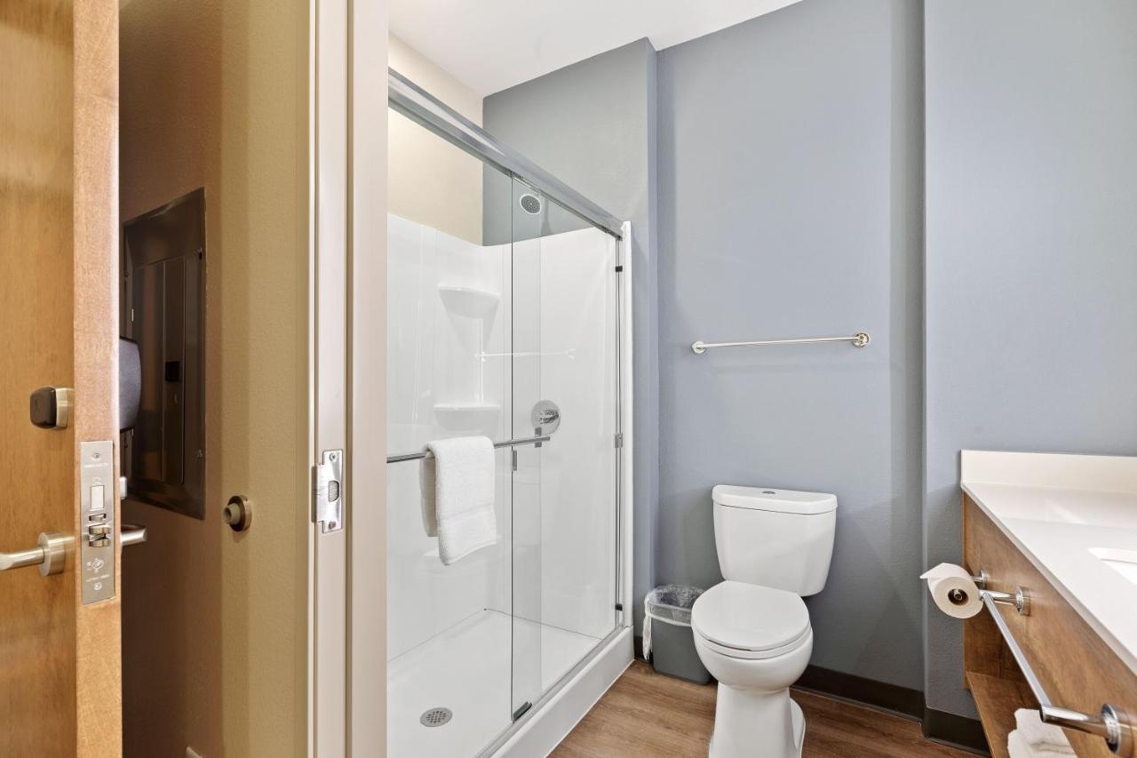 Ideal Studio with 2 Queen Beds - Non-Smoking