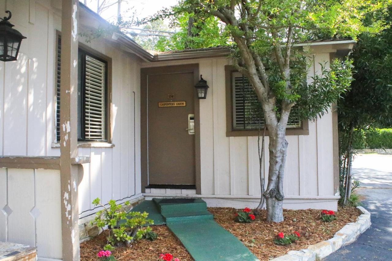 One-Bedroom Queen Cottage