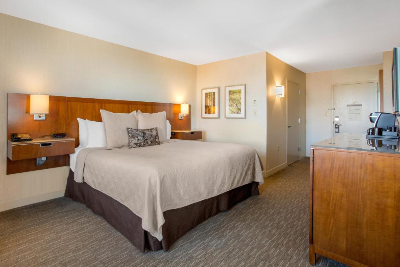 Deluxe Room 1 King Bed
