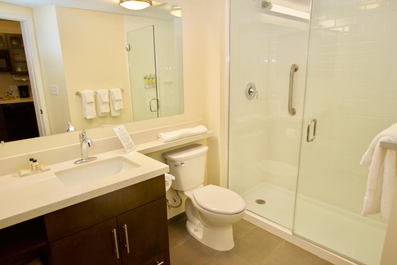 Queen Studio Suite Two Queen Beds Disability Access or Non-Smoking,1136581936:JPEG