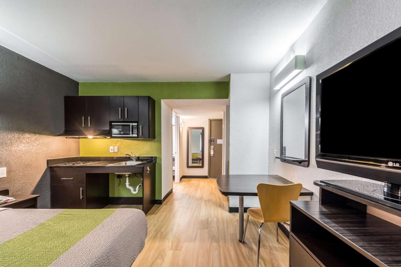 Queen Room - Disability Access - Non-Smoking