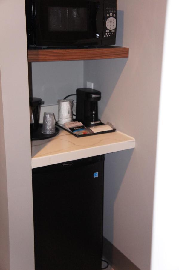 Deluxe King Room - Non-Smoking