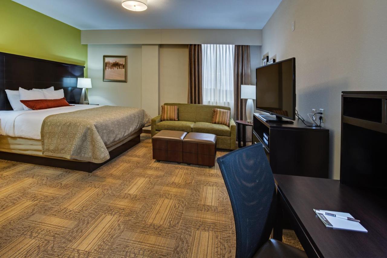 One-Bedroom King Suite with Mobility Accessible Roll-In Shower