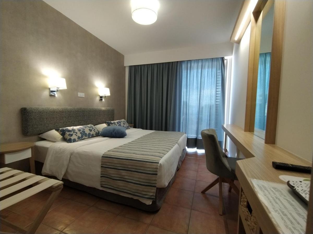Twin Room with Pool View