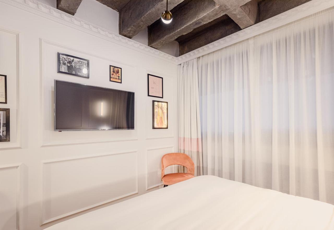 Urban Room