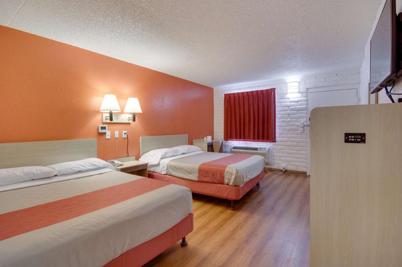 Deluxe Queen Room Two Queen Beds Smoking