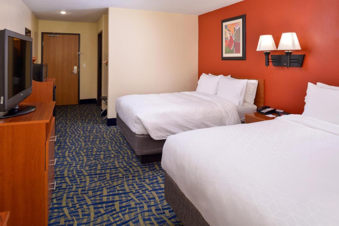 Queen Room with Two Queen Beds - Mobility Access Tub/Non-Smoking