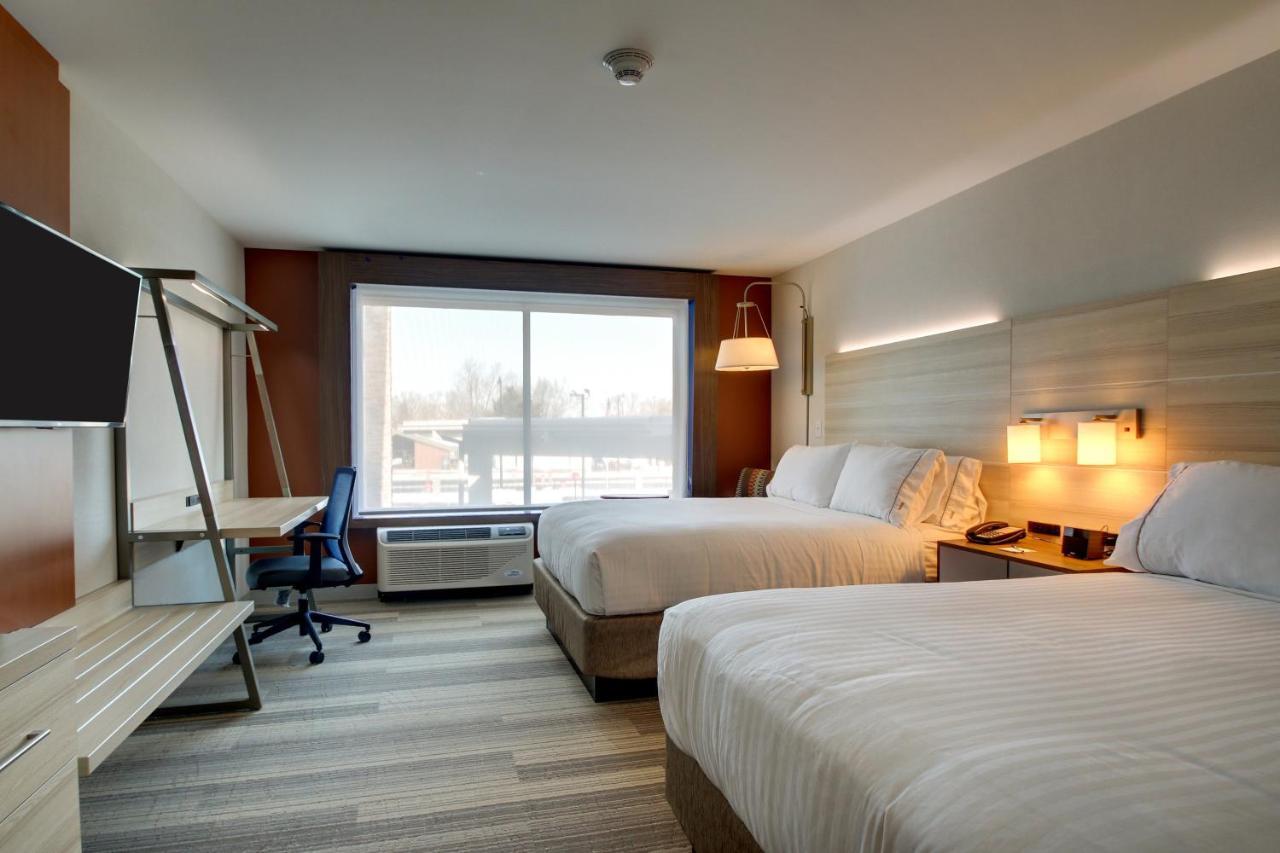 Standard Room with Two Queen Beds