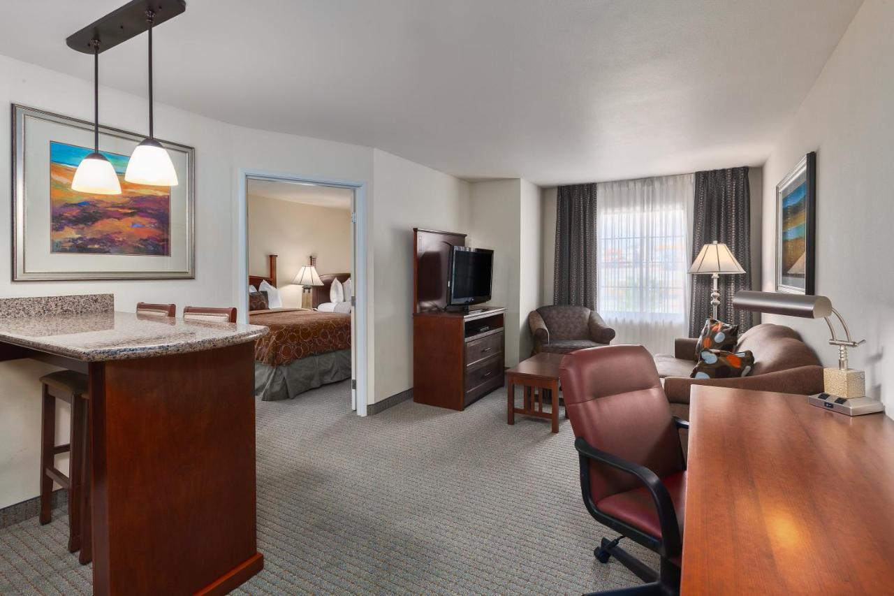 One-Bedroom Suite Two Queen Beds Non-Smoking