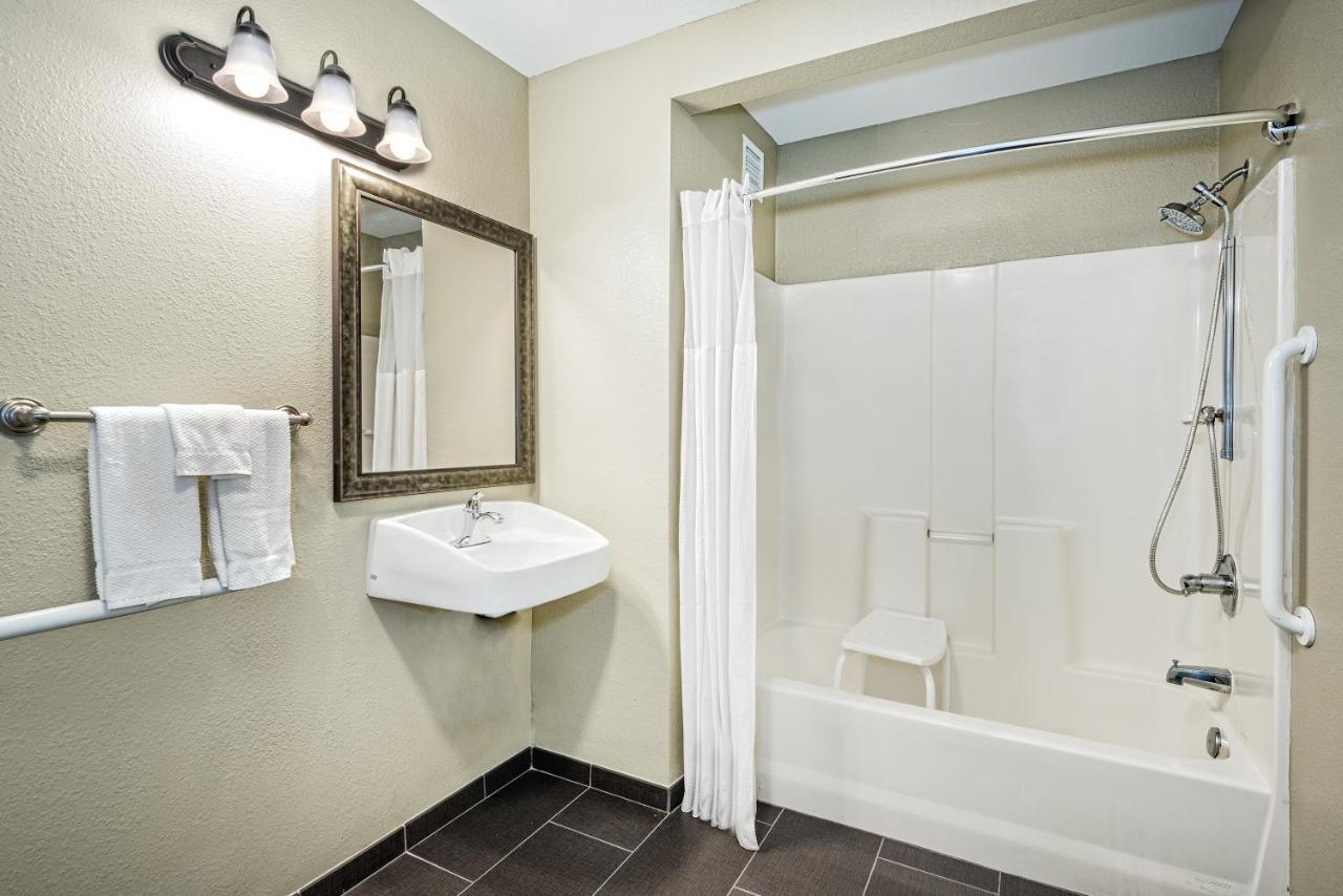 One-Bedroom Suite - Disability Access/Non-Smoking