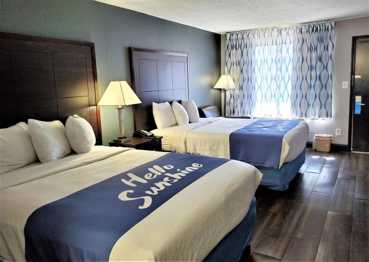 Queen Room Two Queen Beds Smoking