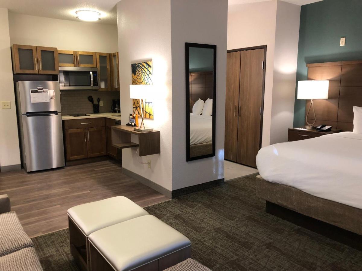 Studio Suite with King Bed - Non-Smoking