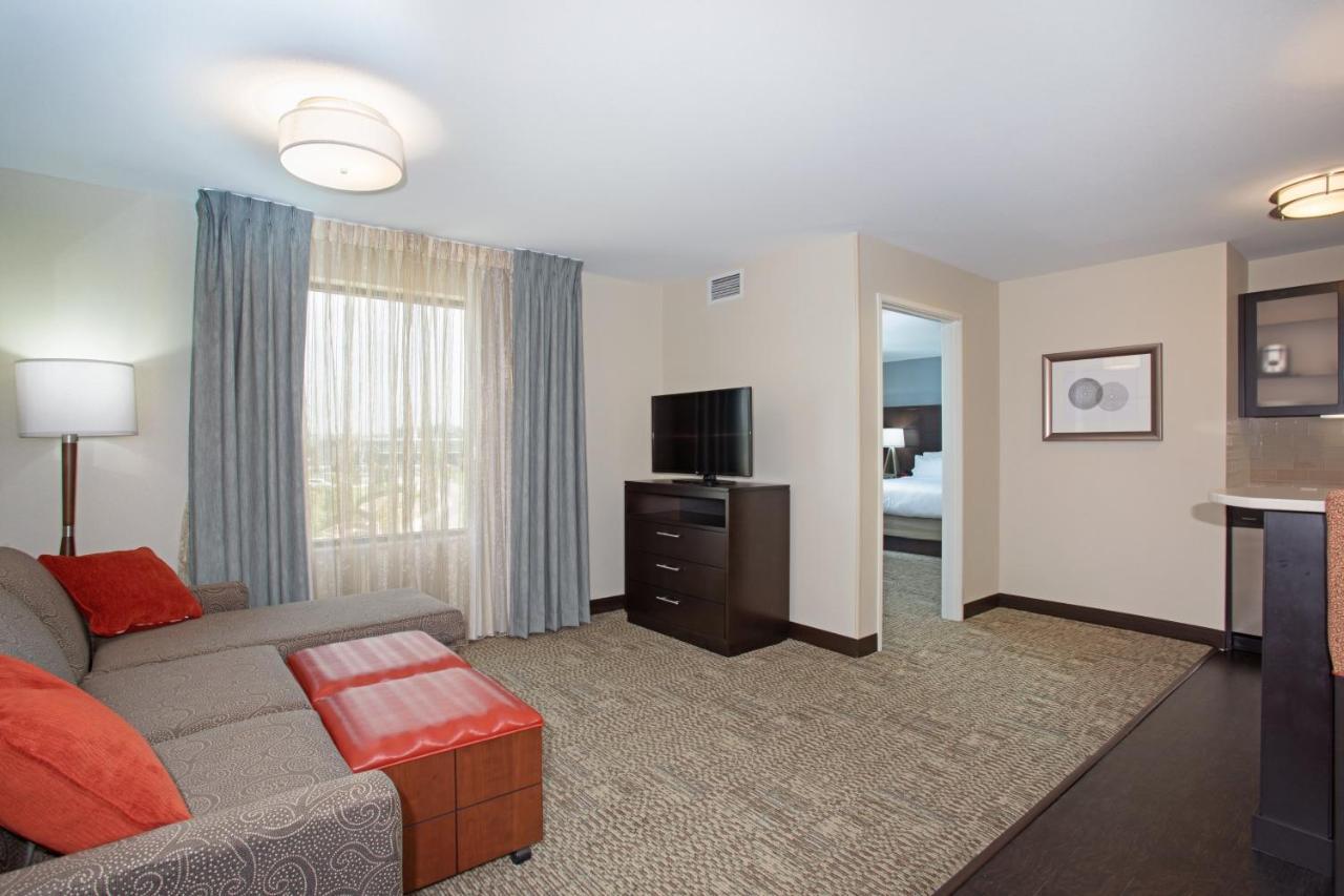 One-Bedroom Queen Suite - Non-Smoking