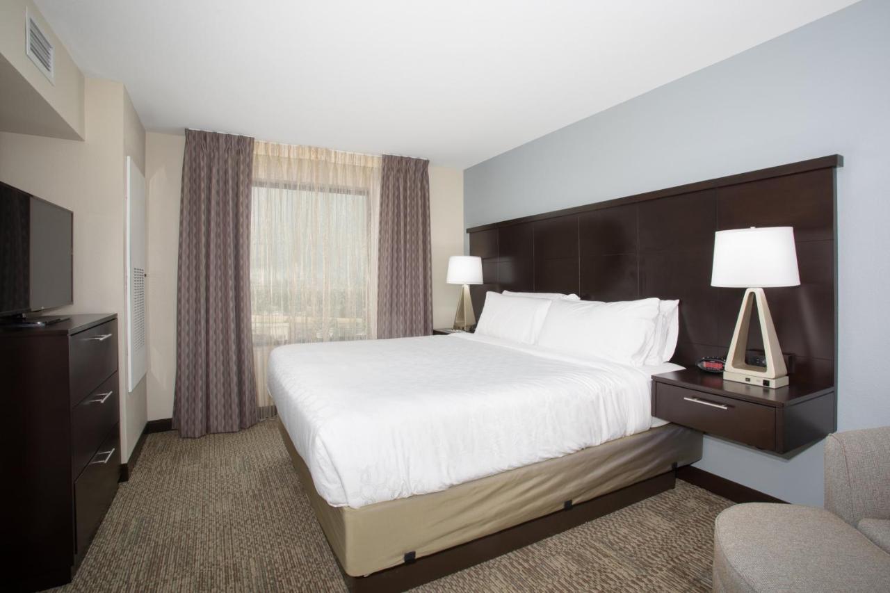 One-Bedroom King Suite