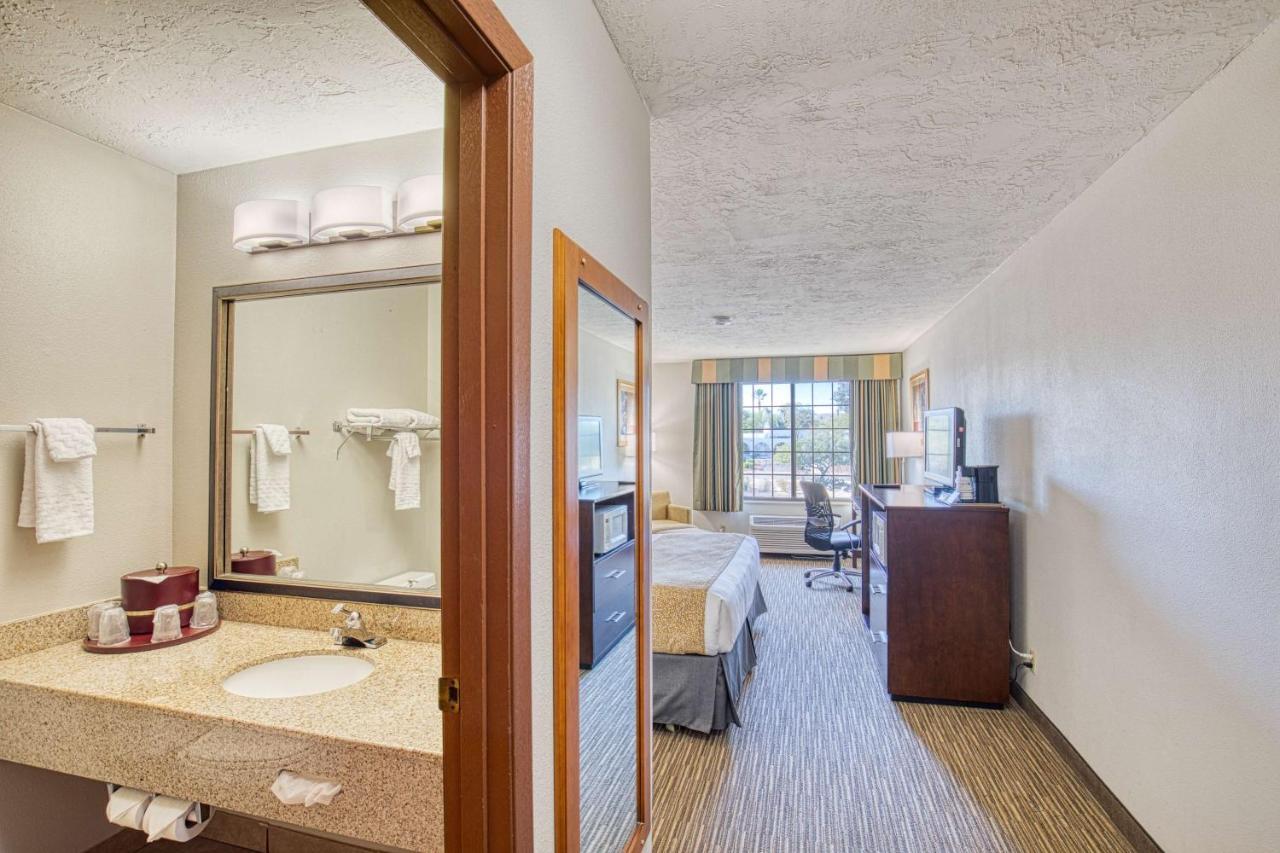 King Room - Pool View