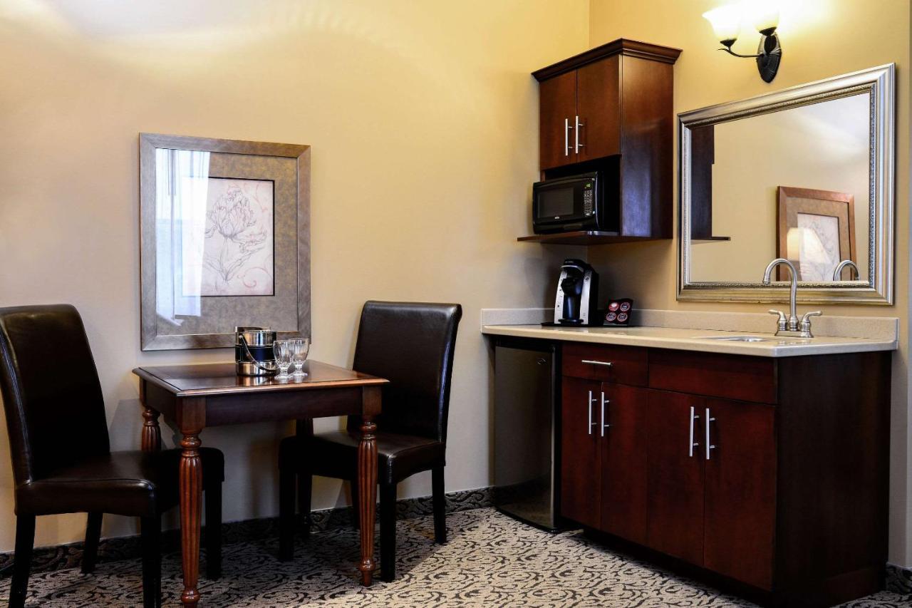One-Bedroom King Suite Non-Smoking