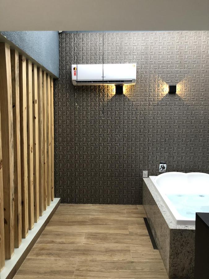 Suíte Deluxe com Banheira de Hidromassagem