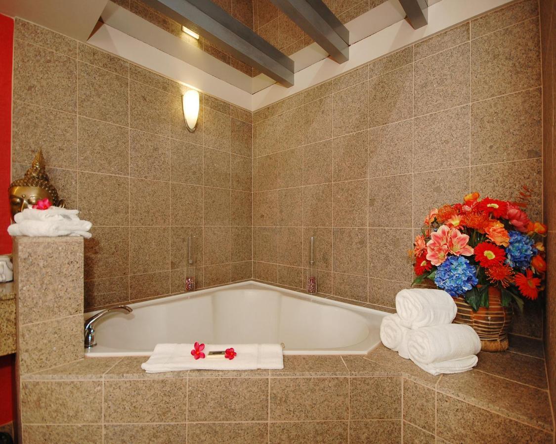 Deluxe Suite with Spa Bath