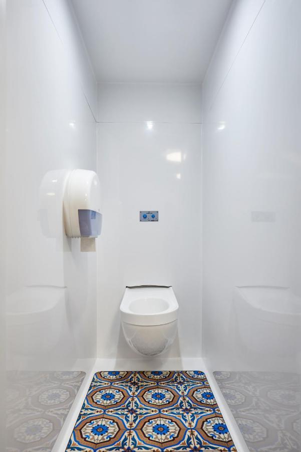 Chambre Break avec 3 Lits Simples Superposés et Salle de Bains Commune