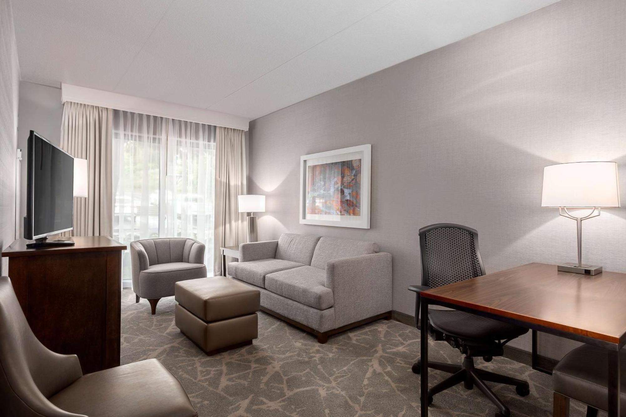 Two-Room Queen Suite Two Queen Beds