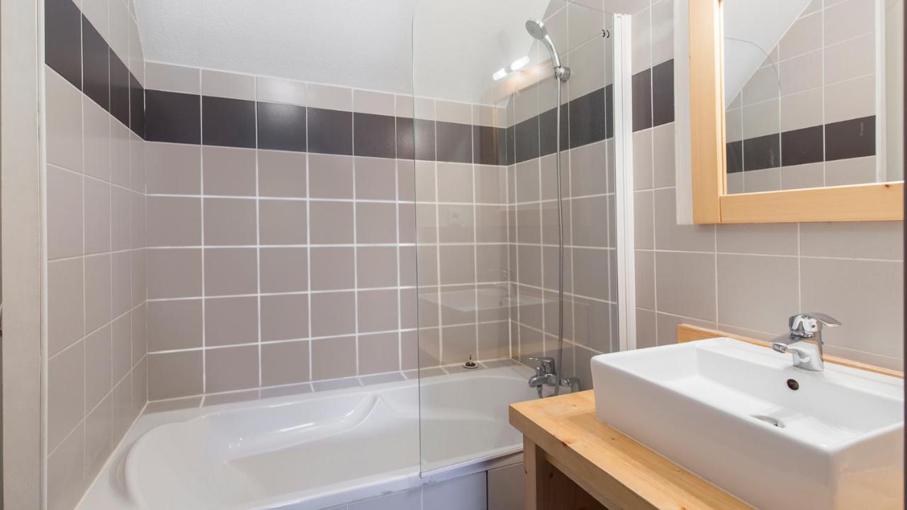 2 Bedroom Apartment sleeping area