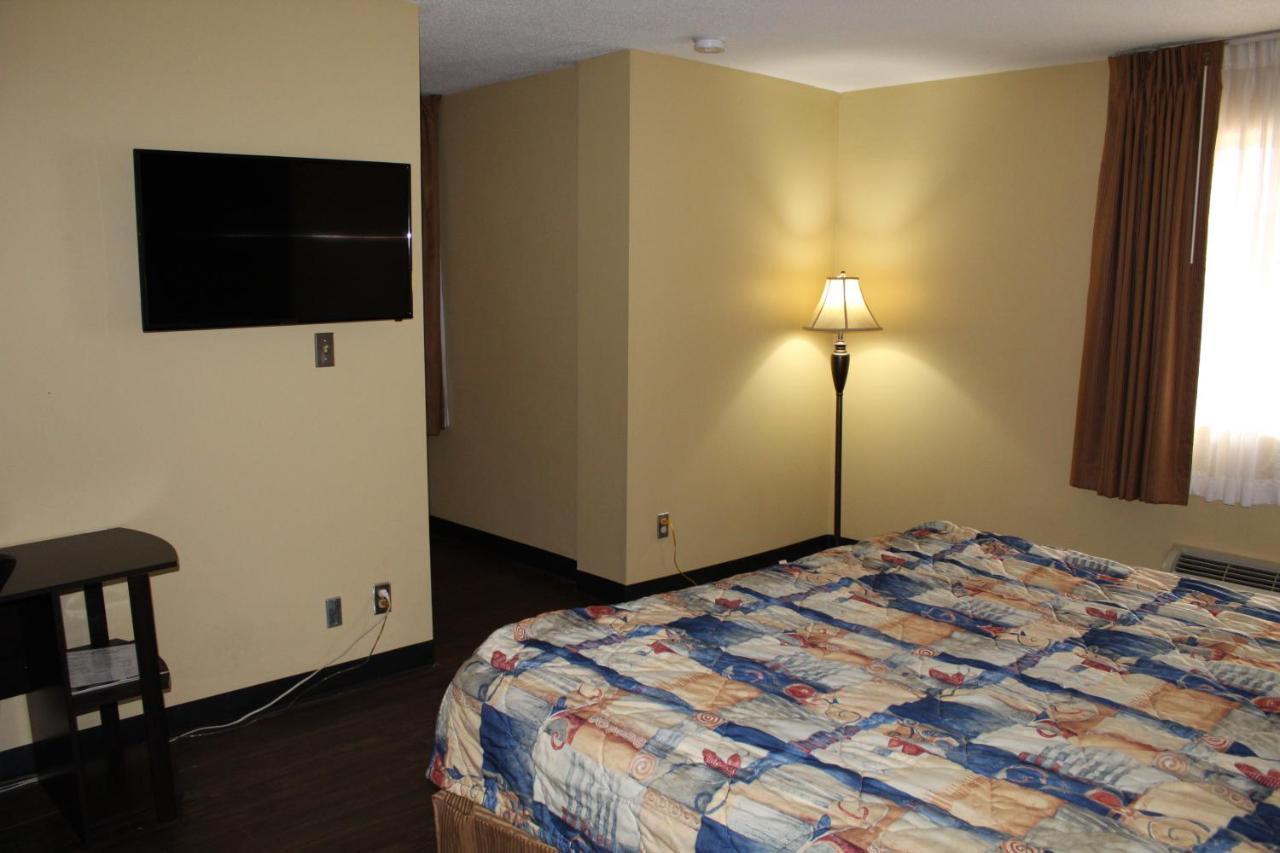 1 King Bed