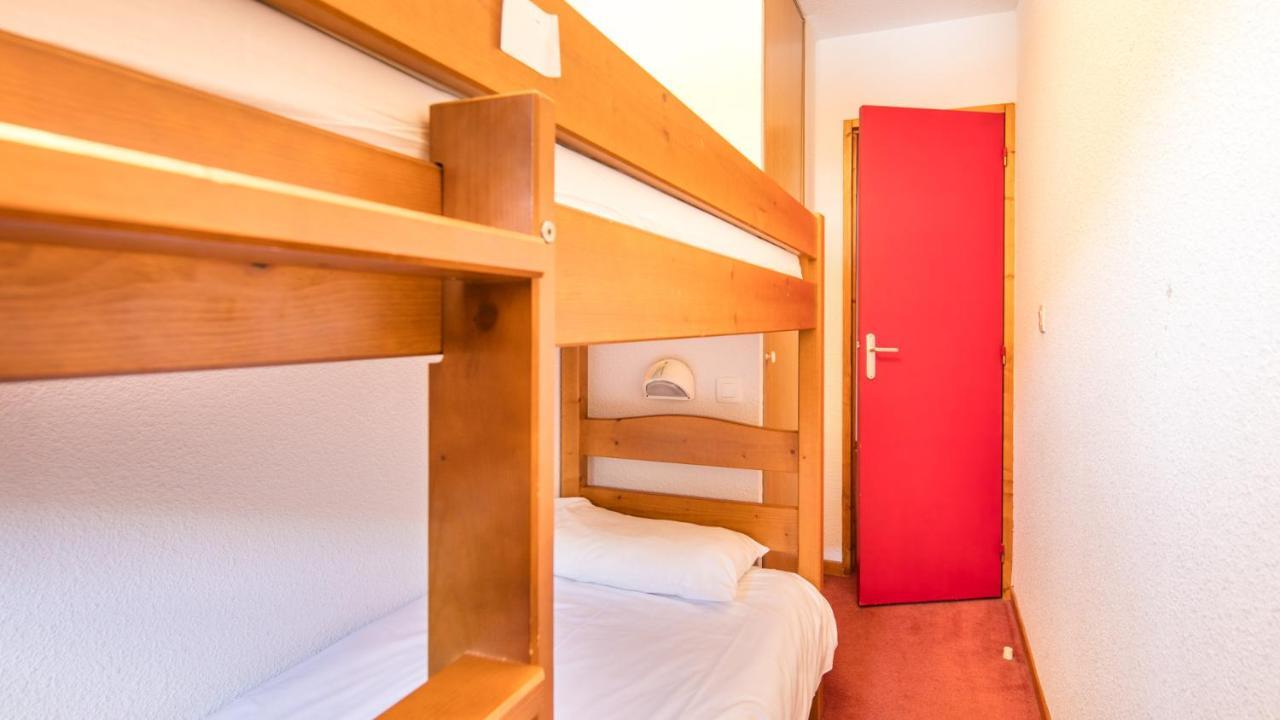 1 Bedroom Apartment sleeping area