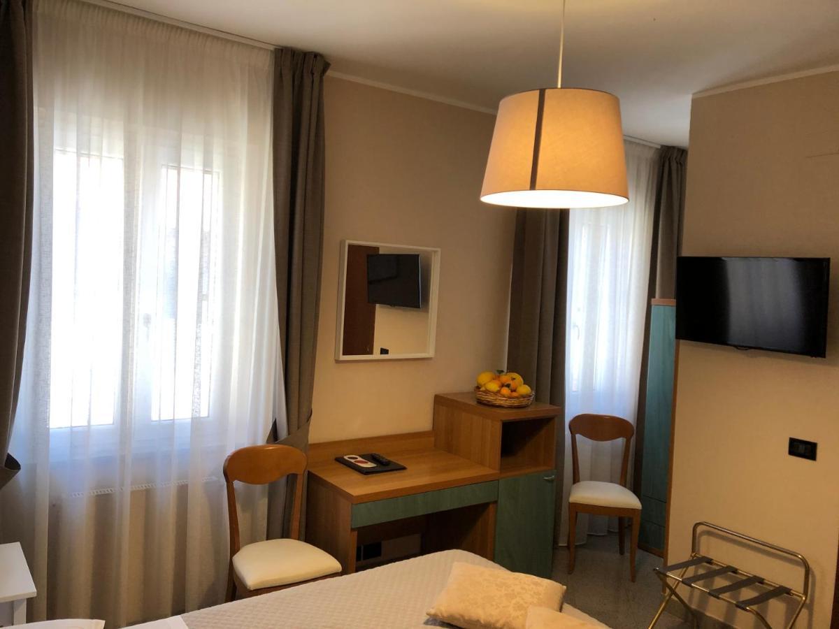 Double or Twin Room,989999887:JPEG
