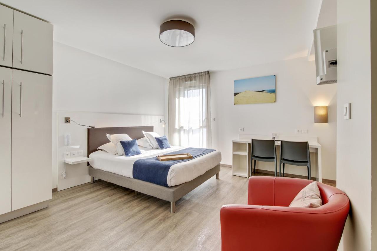 Executive studio (Double Bed + Sofa Bed)