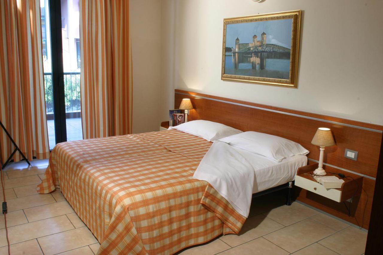 Double or Twin Room,1352720449:JPEG